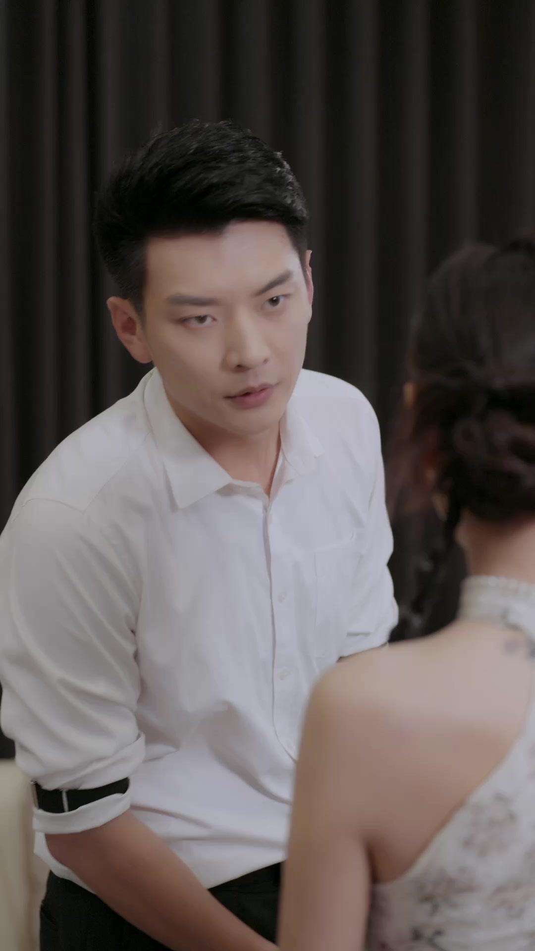 CEO in Danger: Her Guard’s Actually a Legend