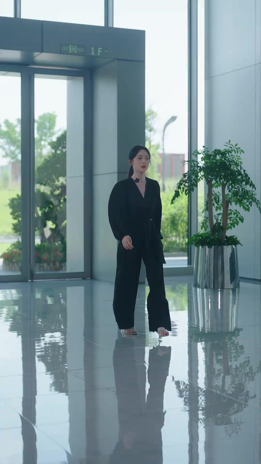 결혼식 날, 호스트바에 갔다