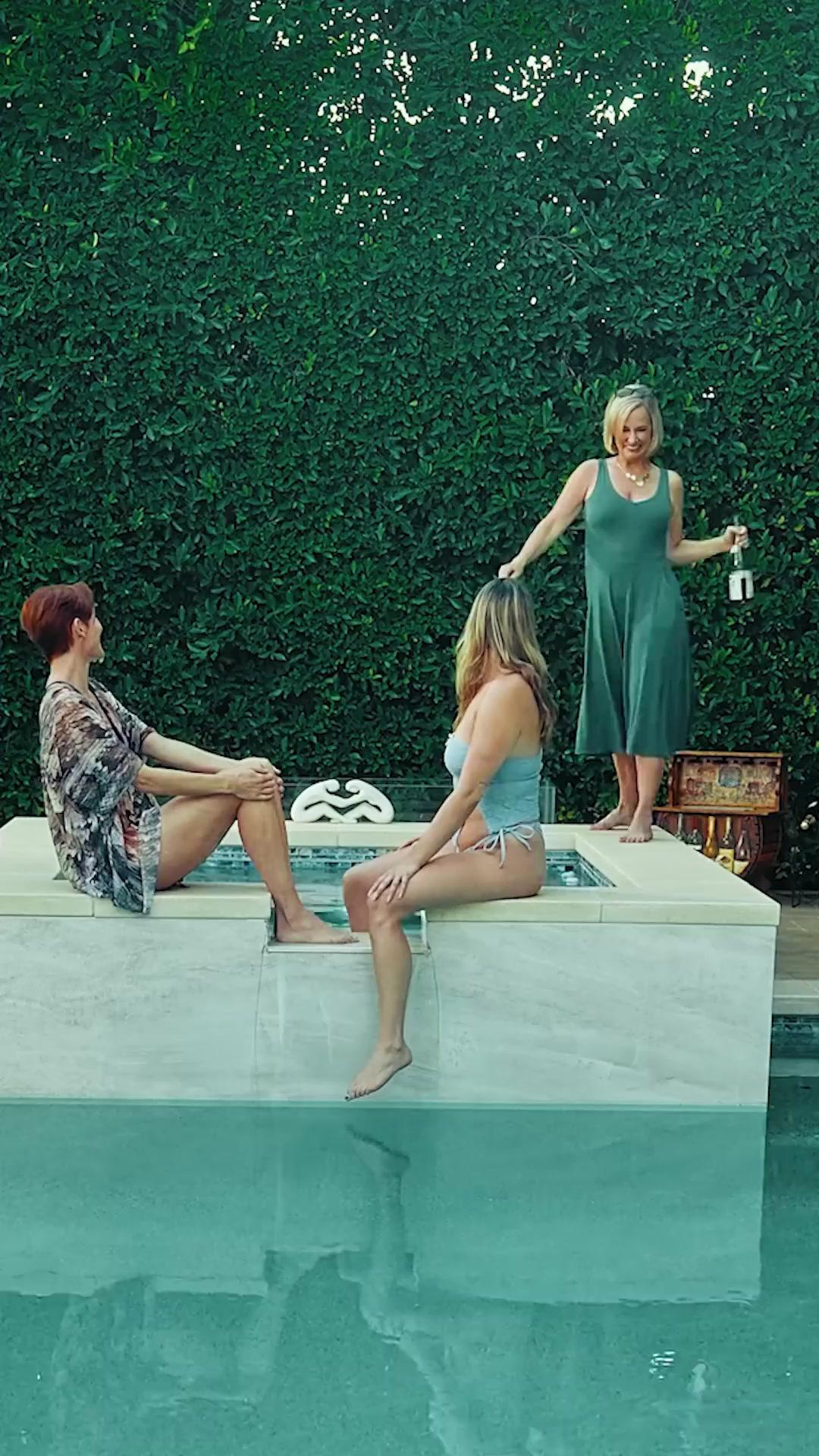 (Doblado) Entre mujeres nos ayudamos