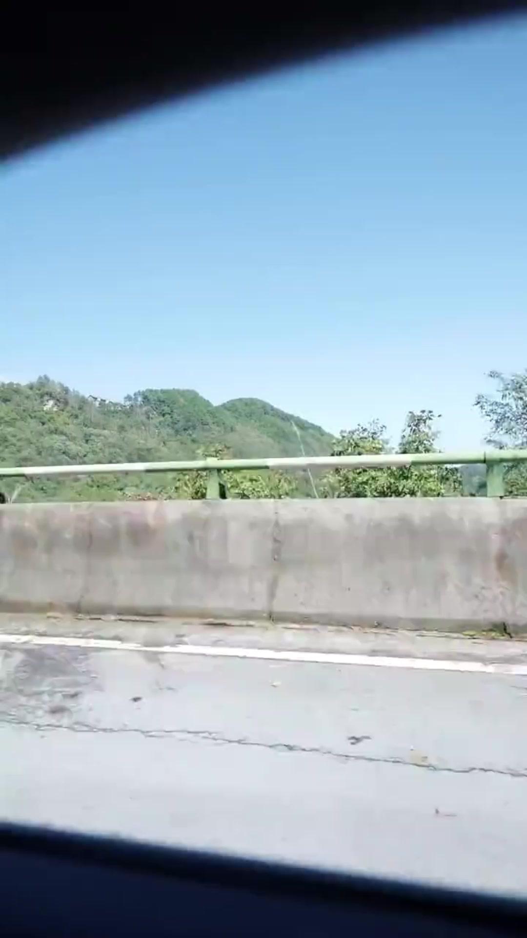 (Doblado) Este chofer es imparable