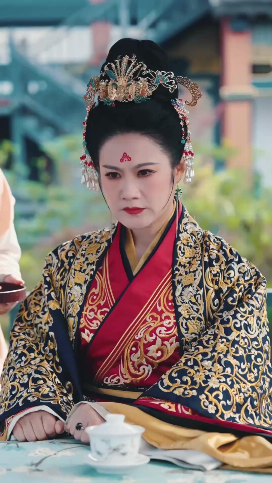 Ibuku dayang, Aku Kaisar