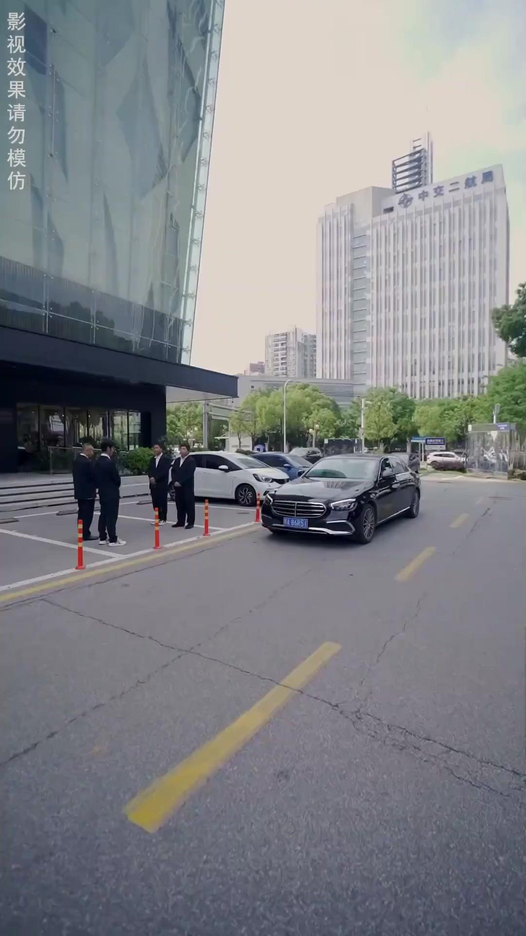 Genius Kecil: CEO Ibu Lari Hamil