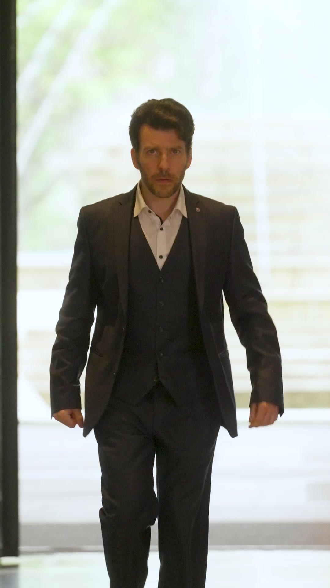 Queen Strikes: Traitor's Fall