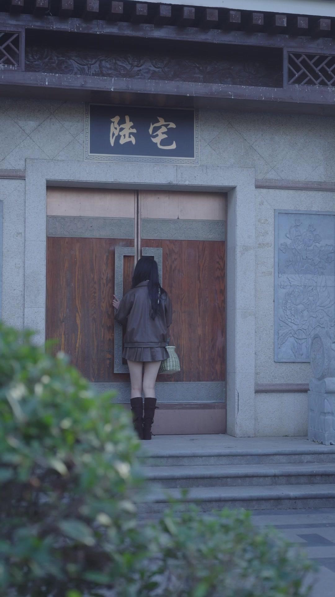 Taklukkan CEO Cantik yang Dingin