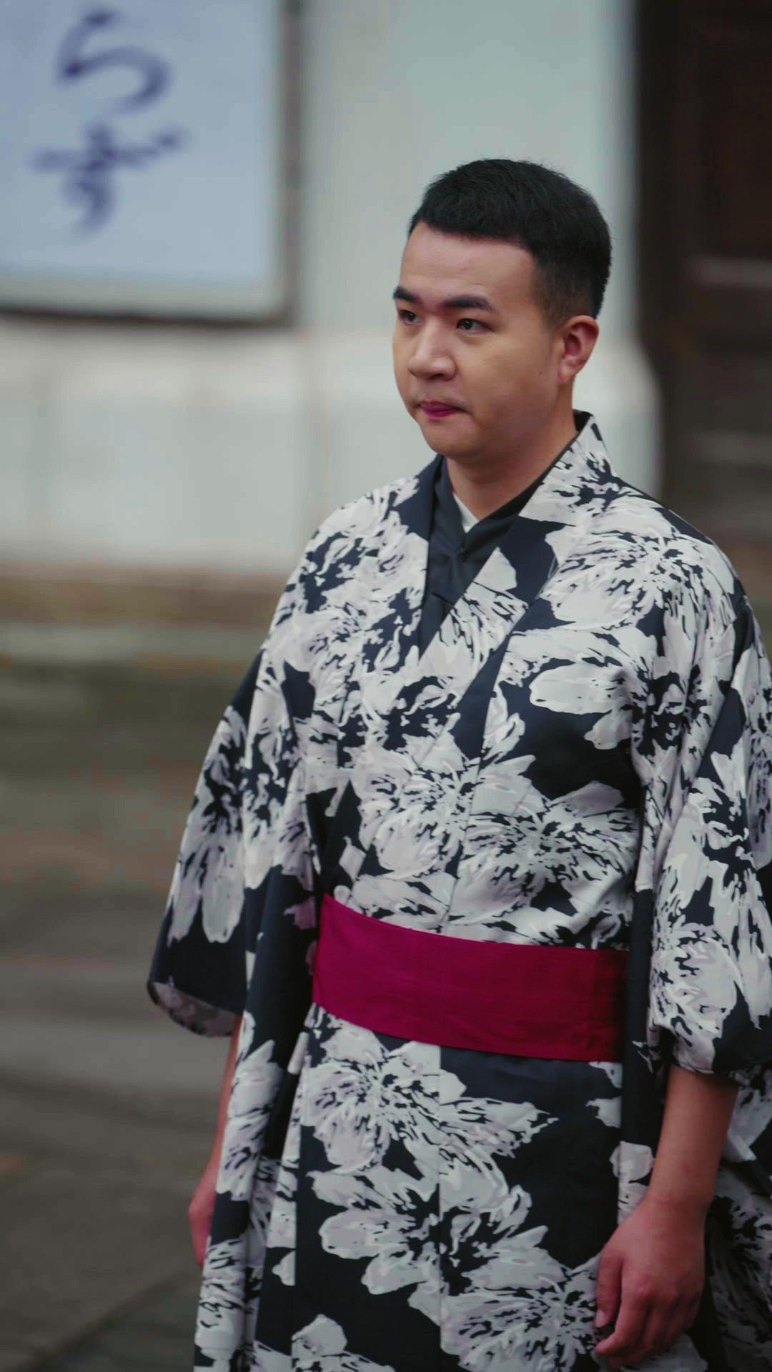 Alzo el filo del Este 