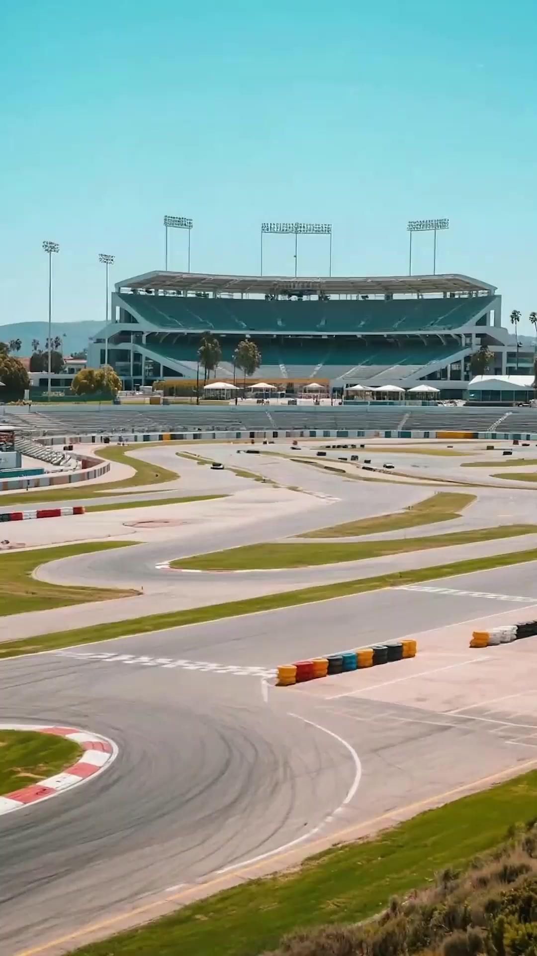 (Doblado) El dios de la velocida