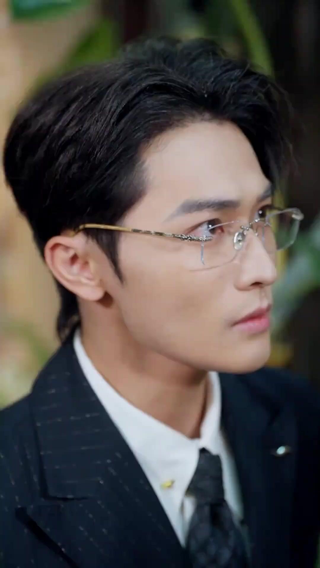 (Doublage) À SON DÉPART, LA NEIGE TOMBE