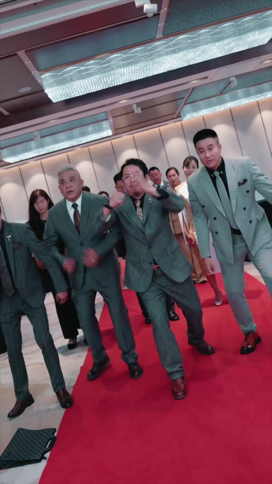 The King Is Back, Bow or Bleed