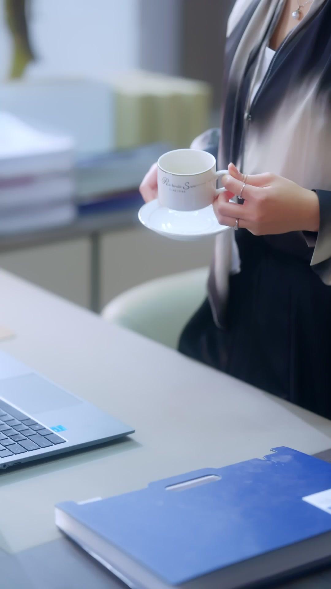 Contract Wife Runs: The CEO's Regret