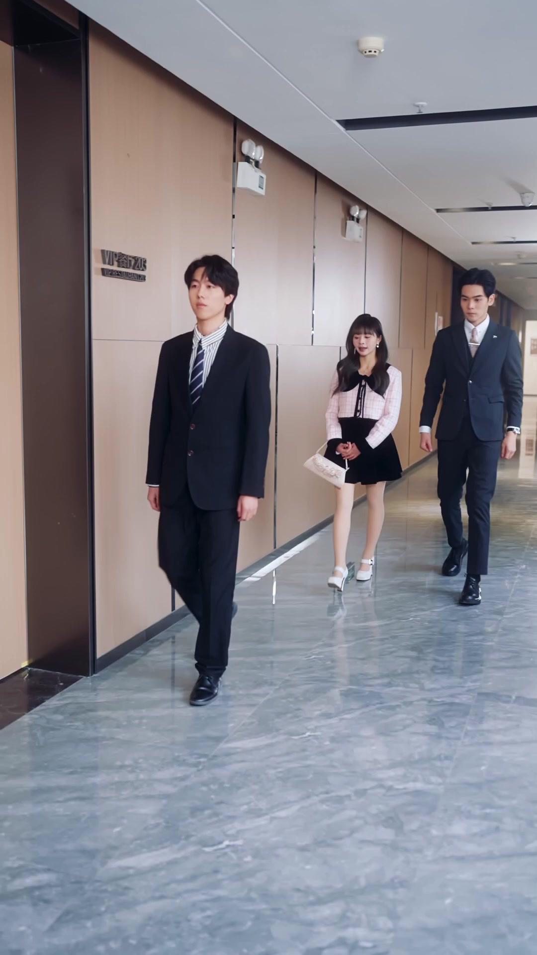 Air Mata di Balik Topeng Bisu