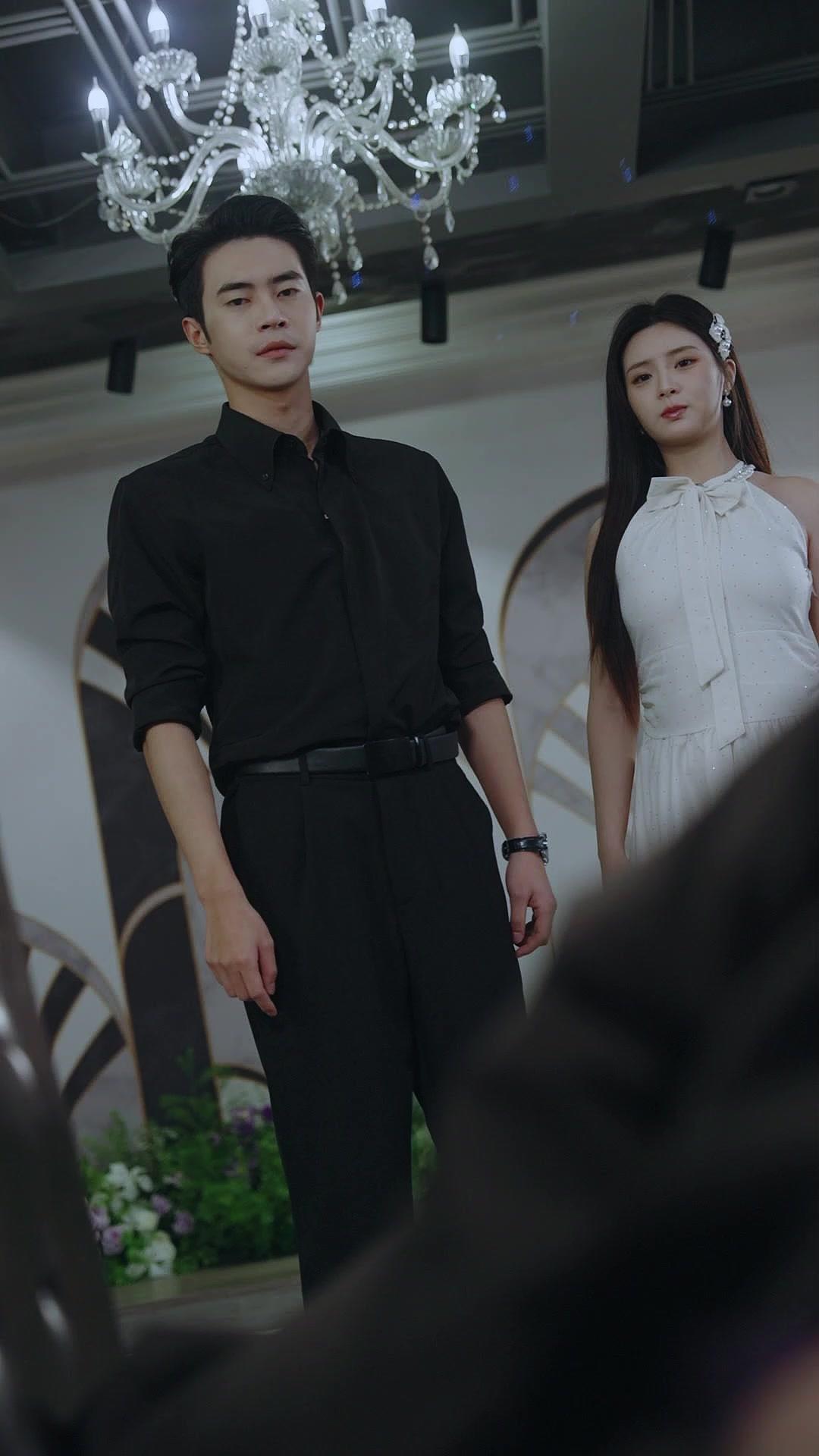 Chồng Cũ Ẩn Thế