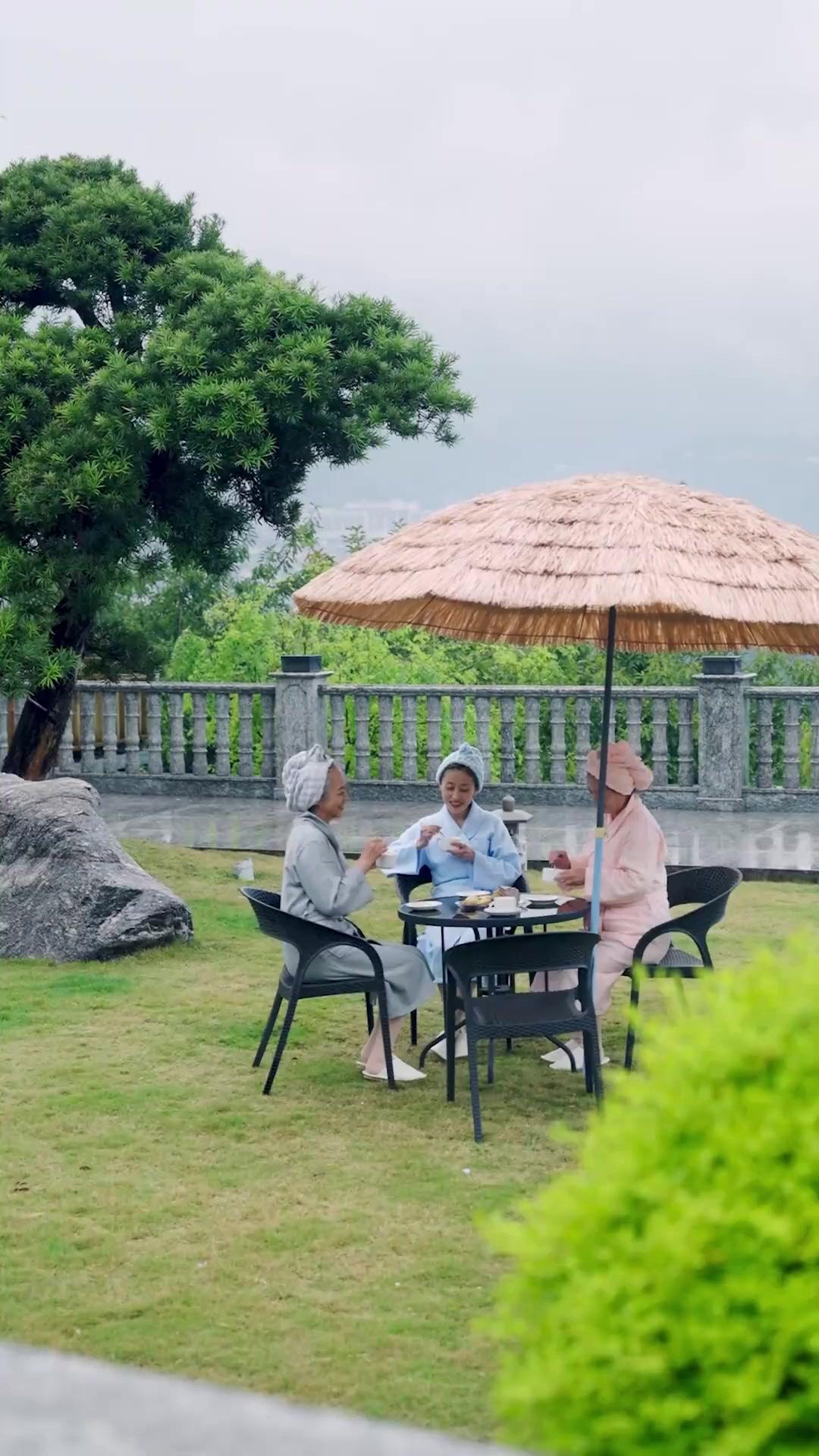 Trăm Tỷ Không Cho Nữa