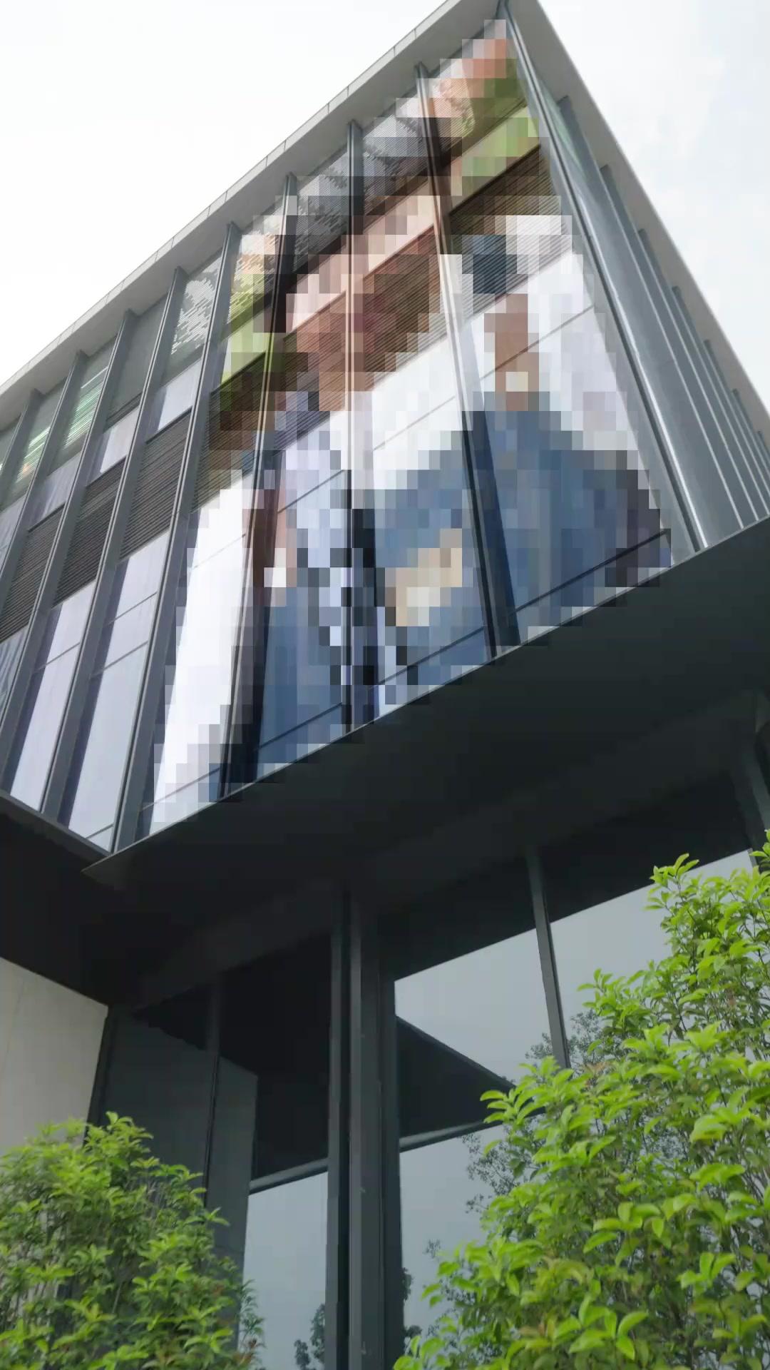 تاج من أسرار وحبٍّ مدفون