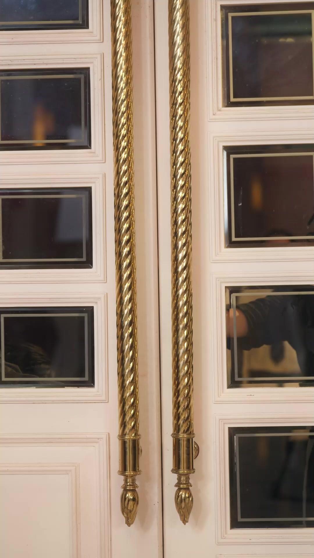 Cinta Membara Direktur Miliarder