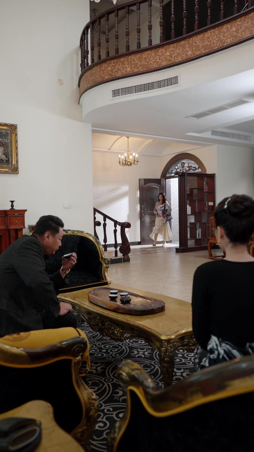 Prigioniera, Moglie, Madre