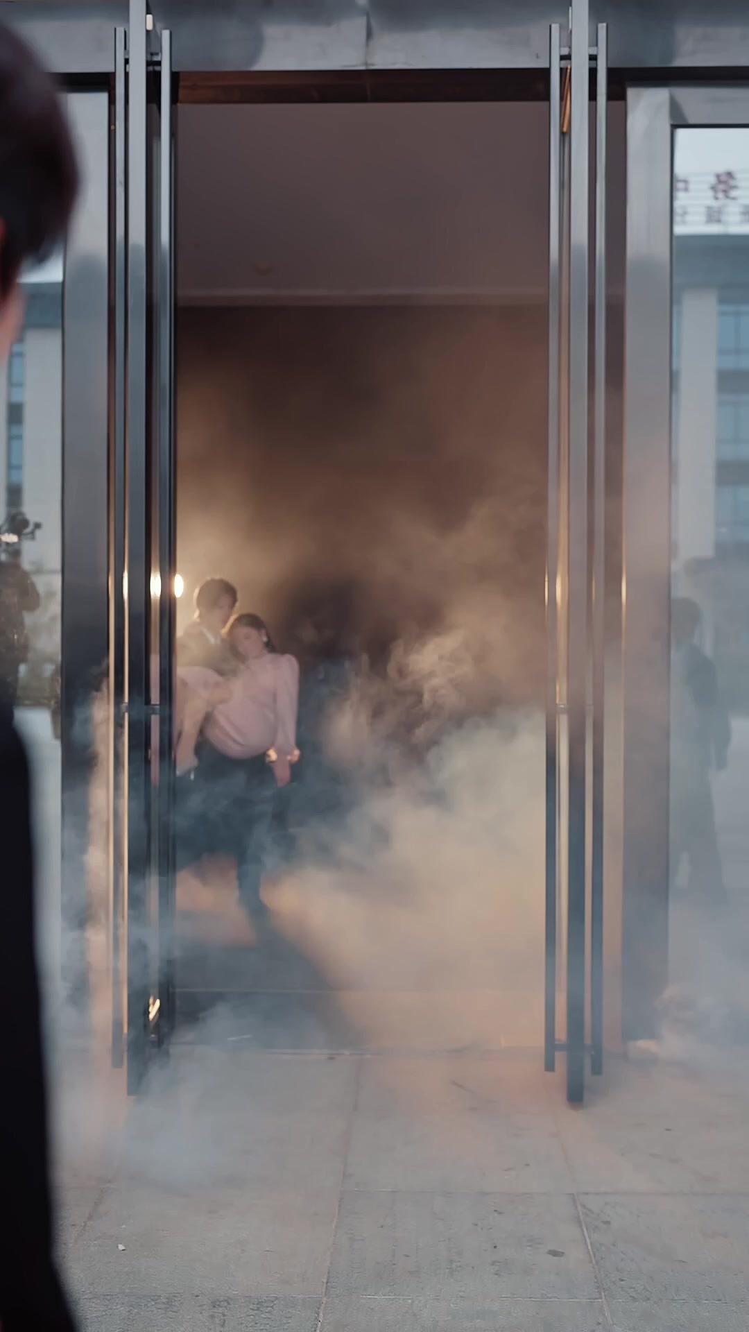 Llegó en la oscuridad