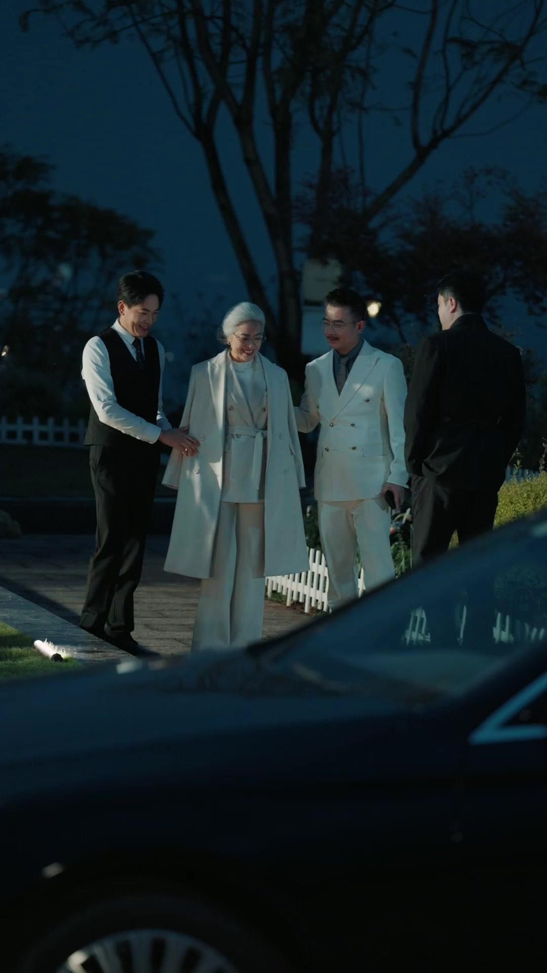 They Mocked Mom. Now They Beg!