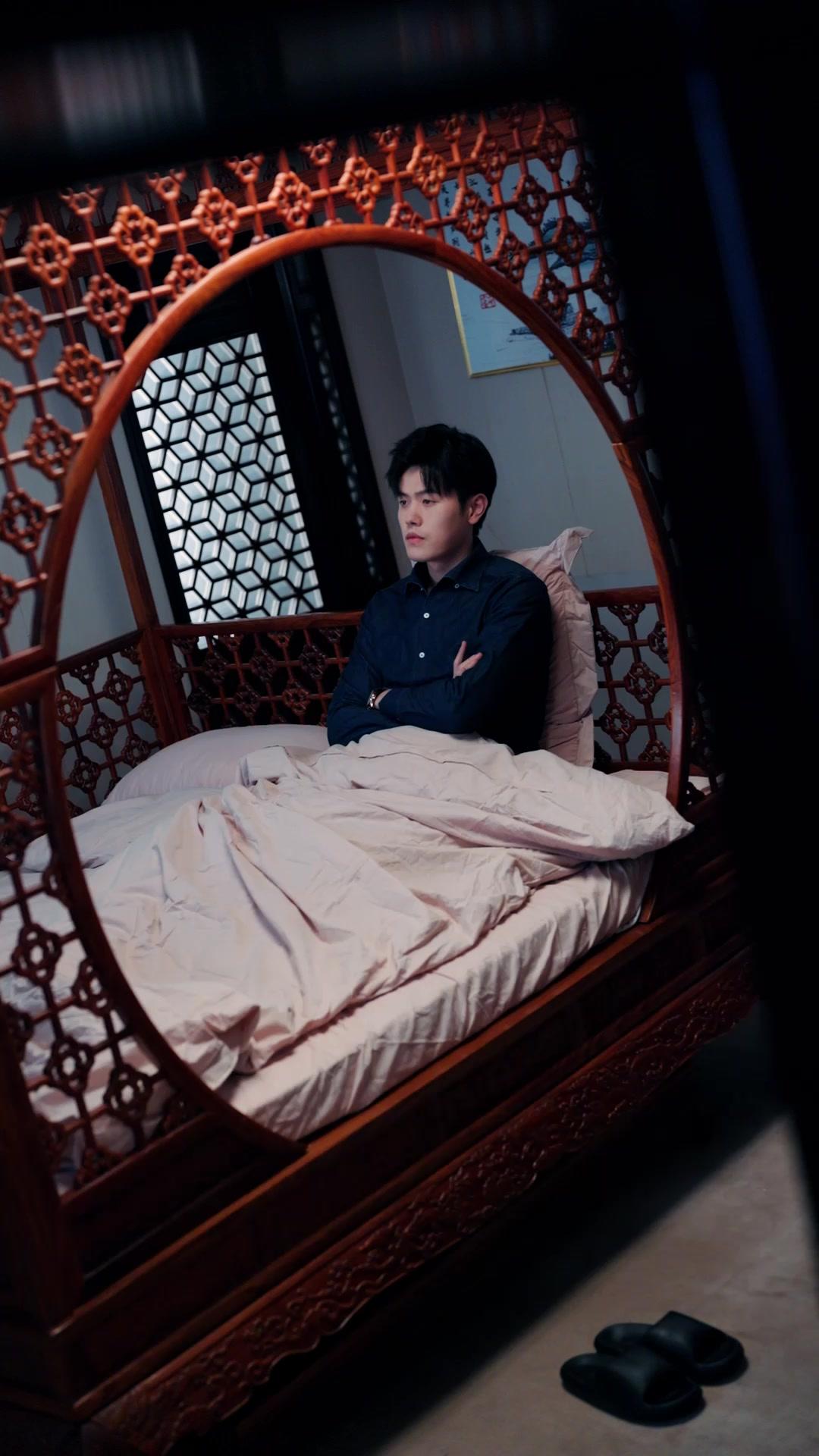 LE SECRET DERRIÈRE DE LA PORTE