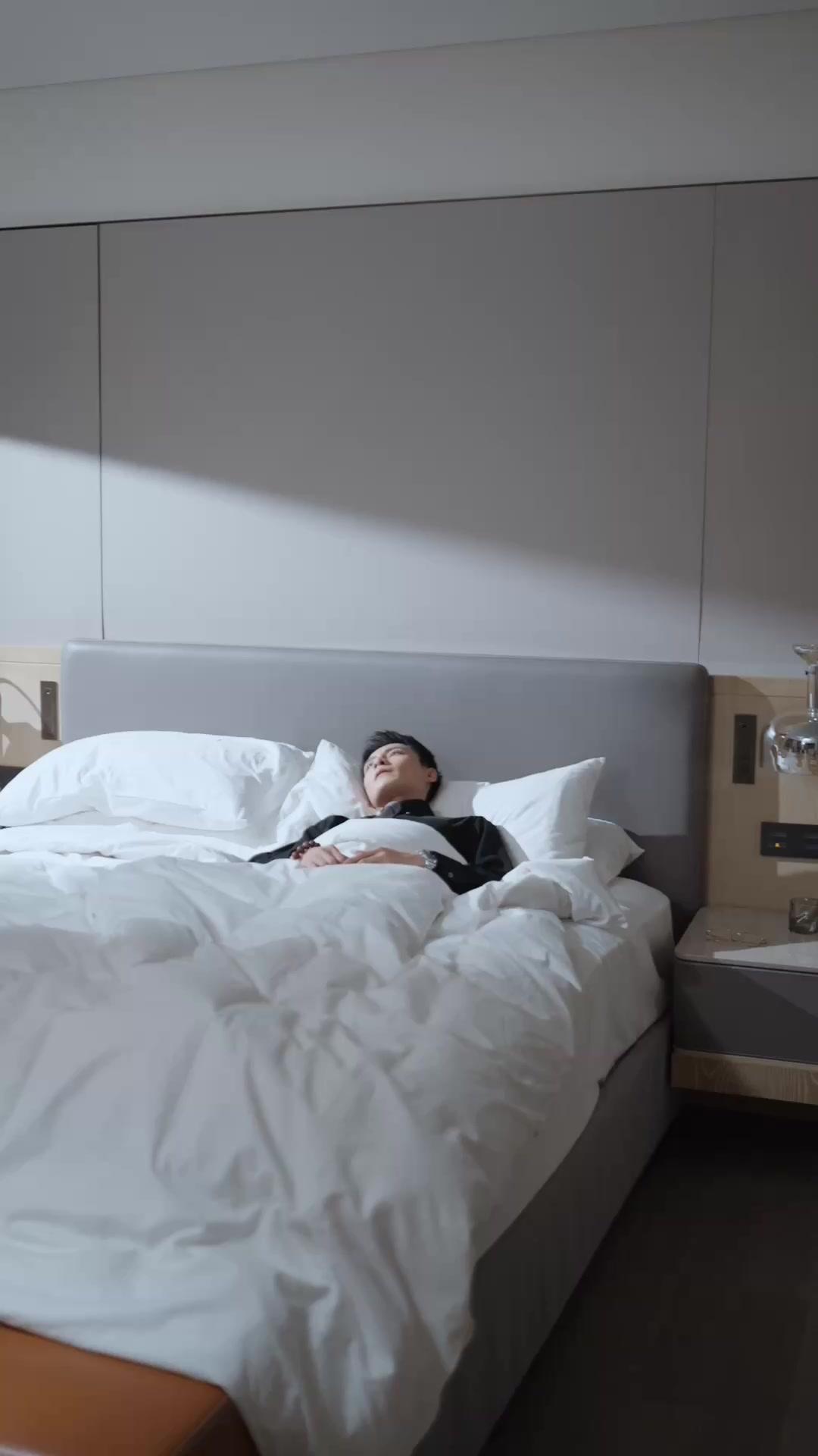 Bayangan Di Balik Senyum Indahmu