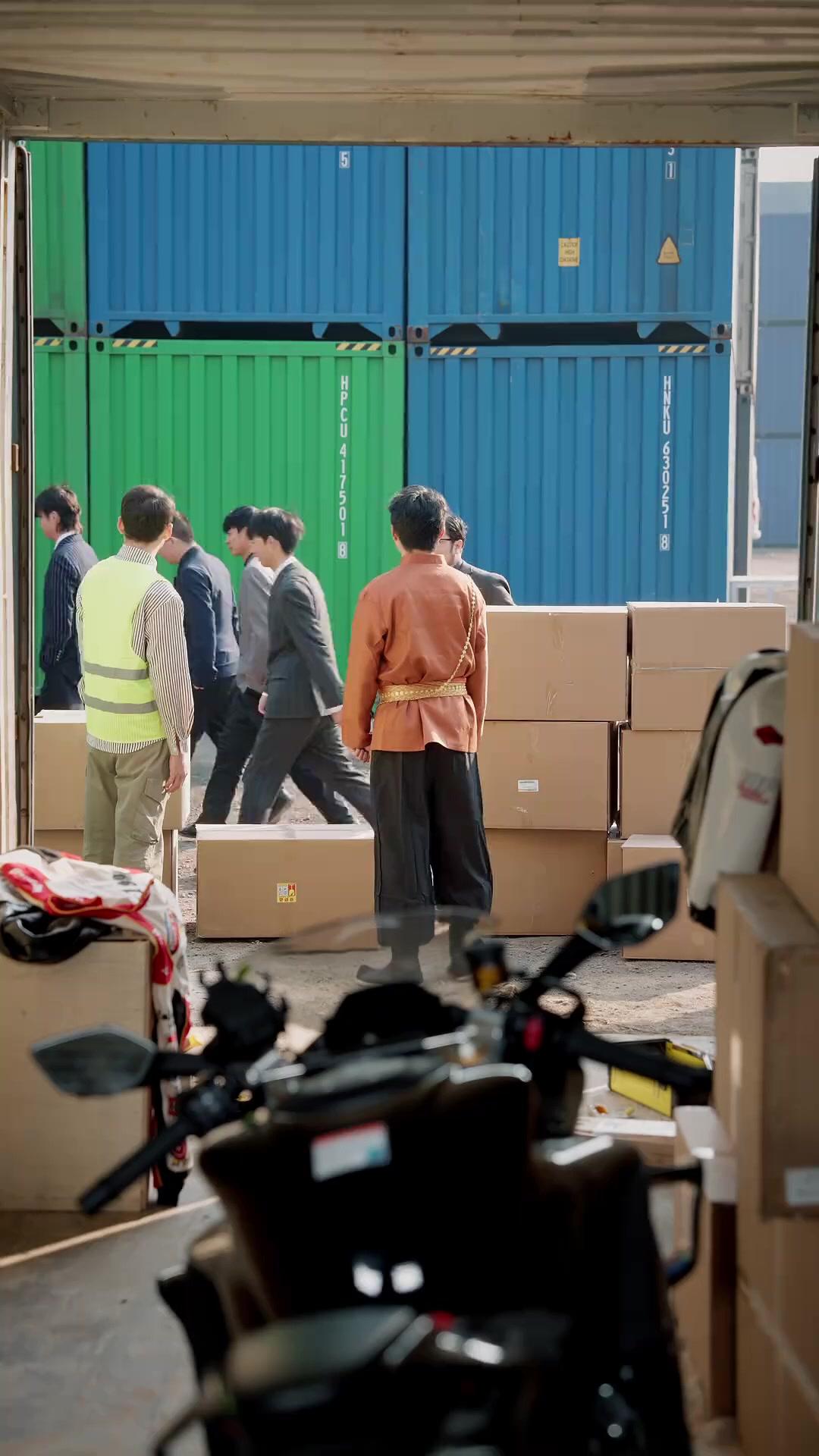 Magic Eyes Make Me King of Containers!