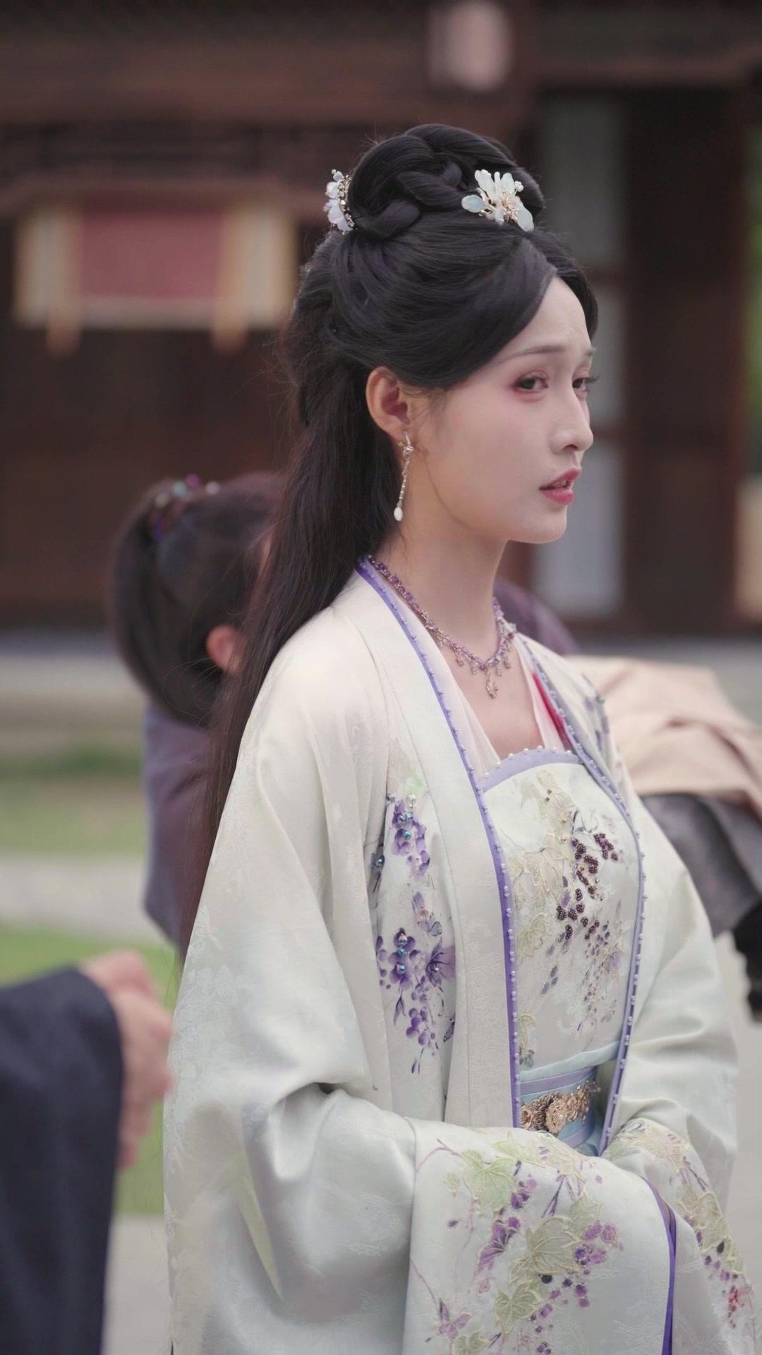 Mom, Daddy is the Prince!