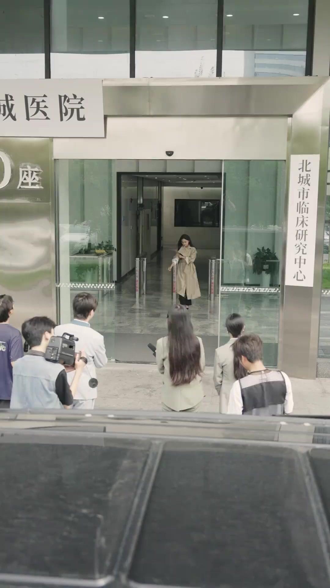 (Dublagem)Da Sombra à Rainha