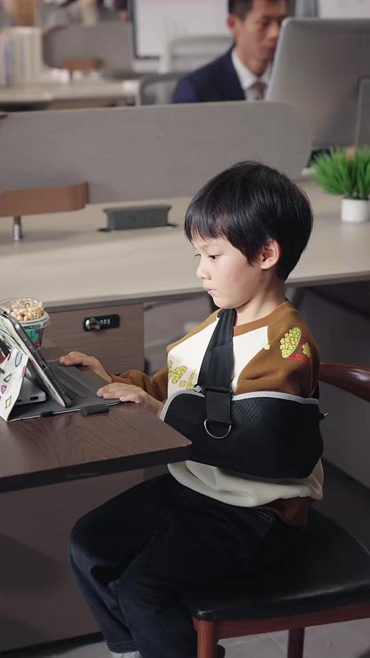 （Lồng tiếng）Vợ Sếp Lục Đông Con Nhiều Phúc