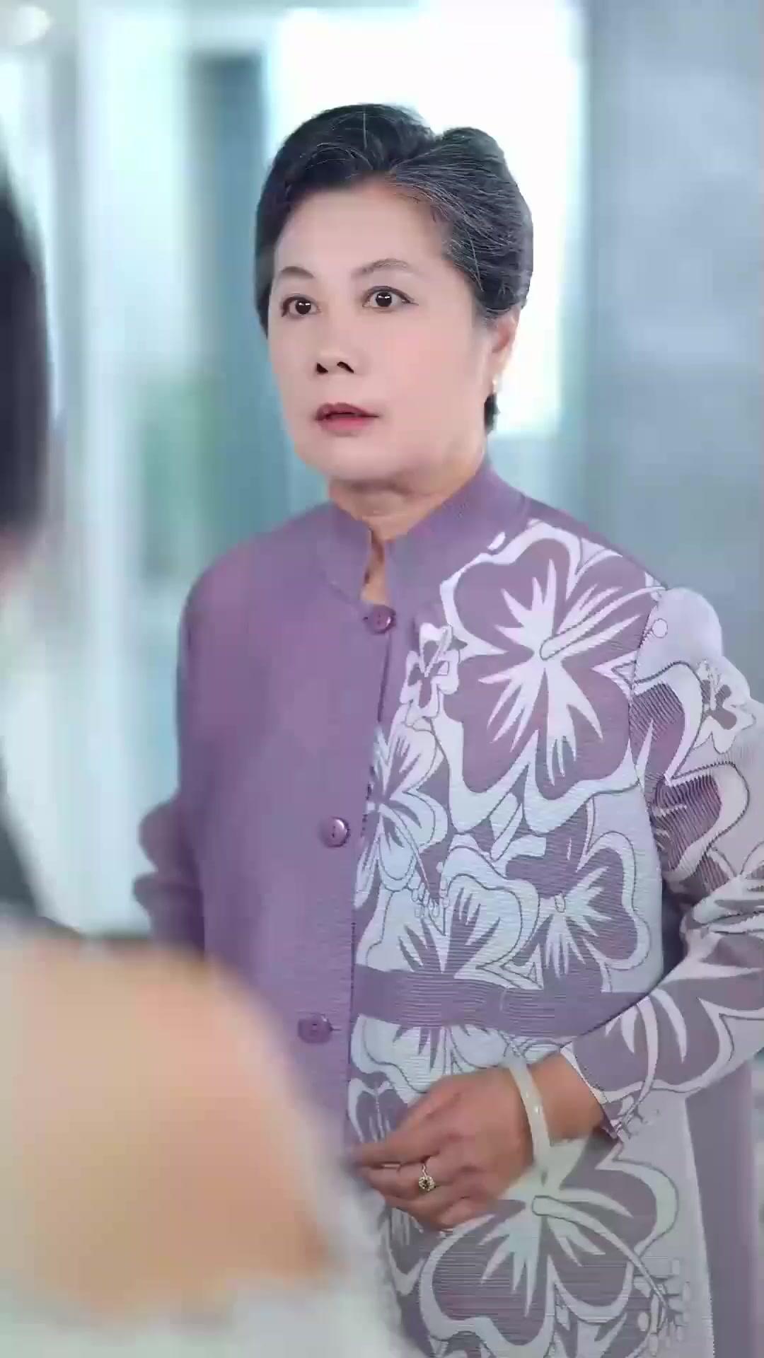 (Doblado)La reina empresarial tiene ocho años