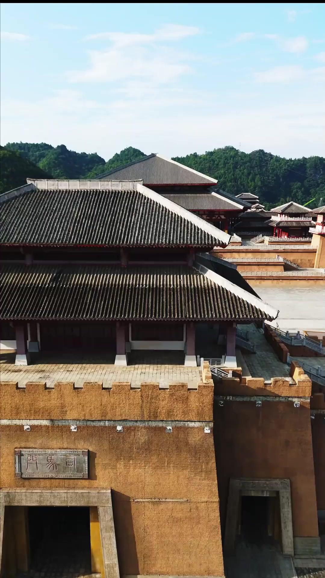 Nữ Hoàng Trở Về