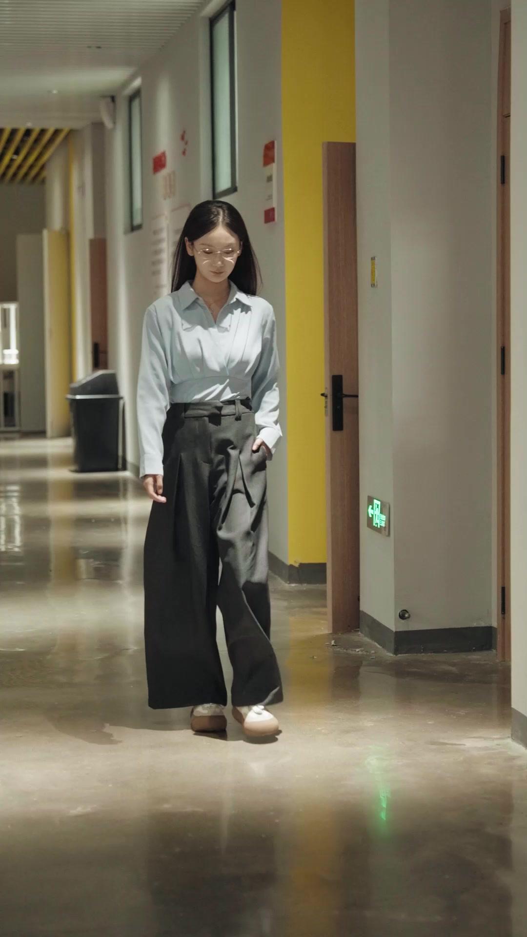 Nueva profesora: bella e imponente