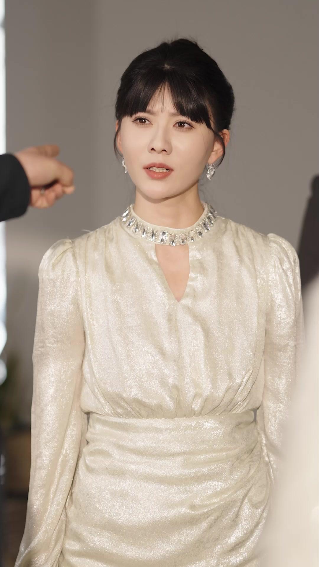 D'AMANT SECRET À PDG À LA MAIN DE FER