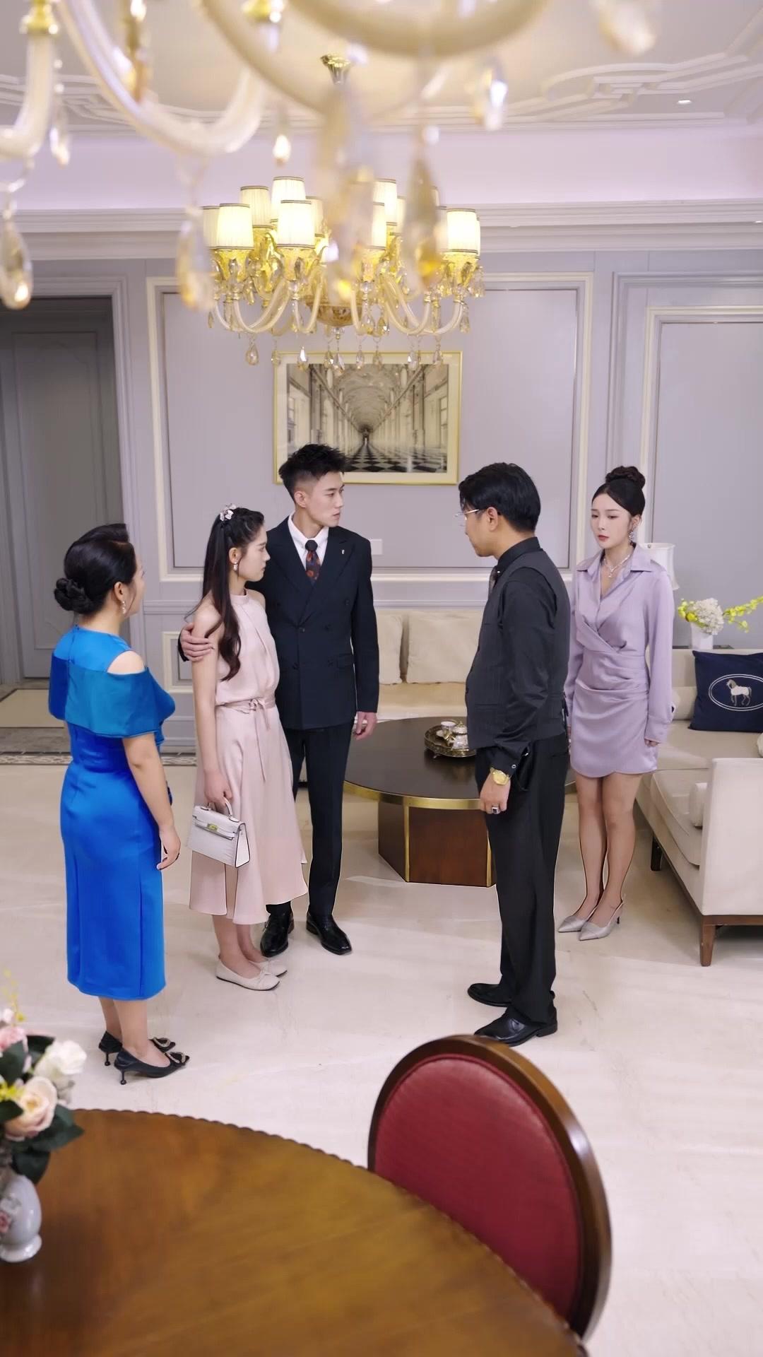 Clingy CEO Won't Let Me Go