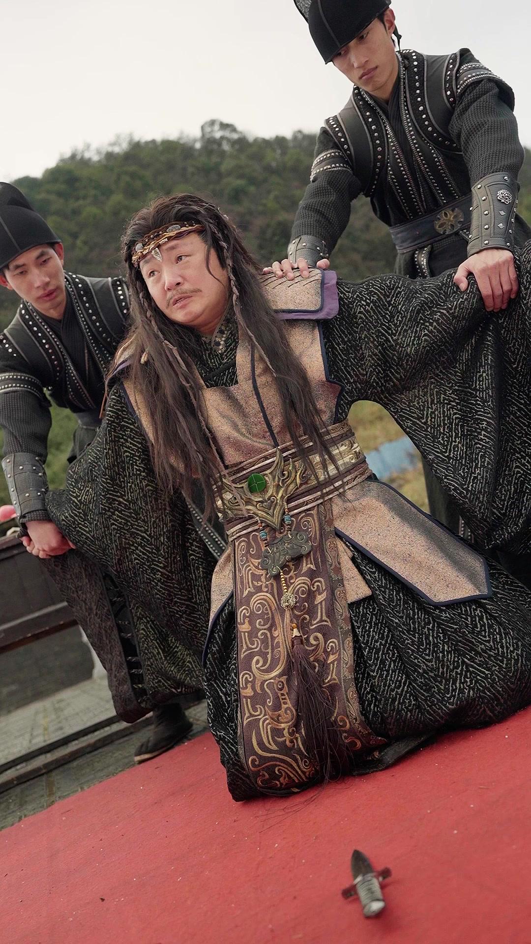 Catch Her, Your Majesty!