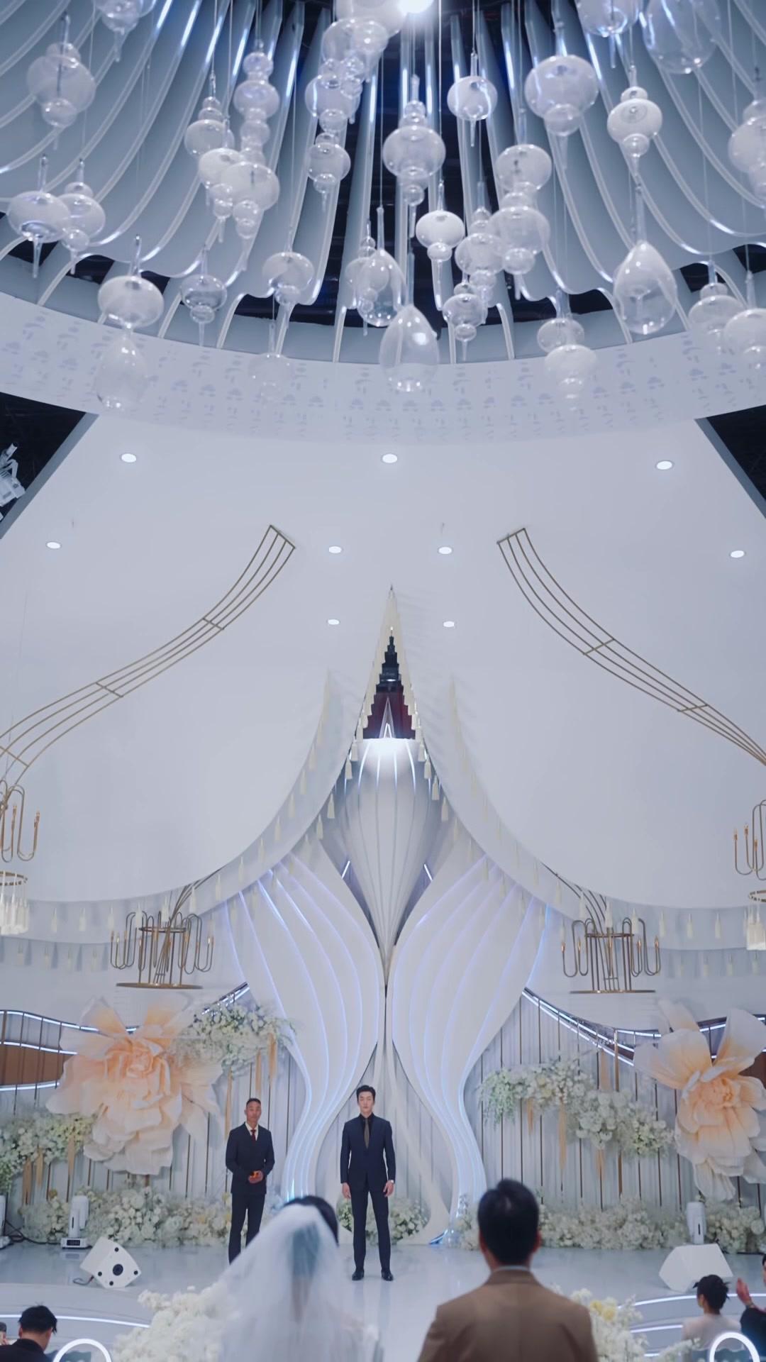 Air Mata di Balik Topeng Bisu