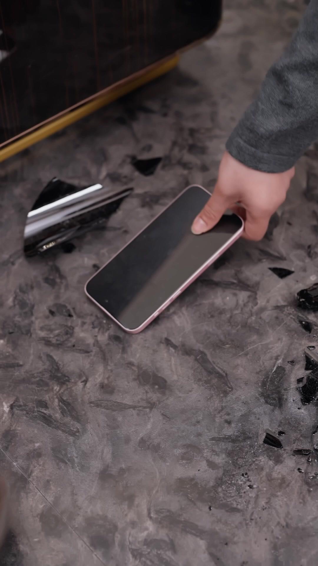 Topeng Palsu Keluarga