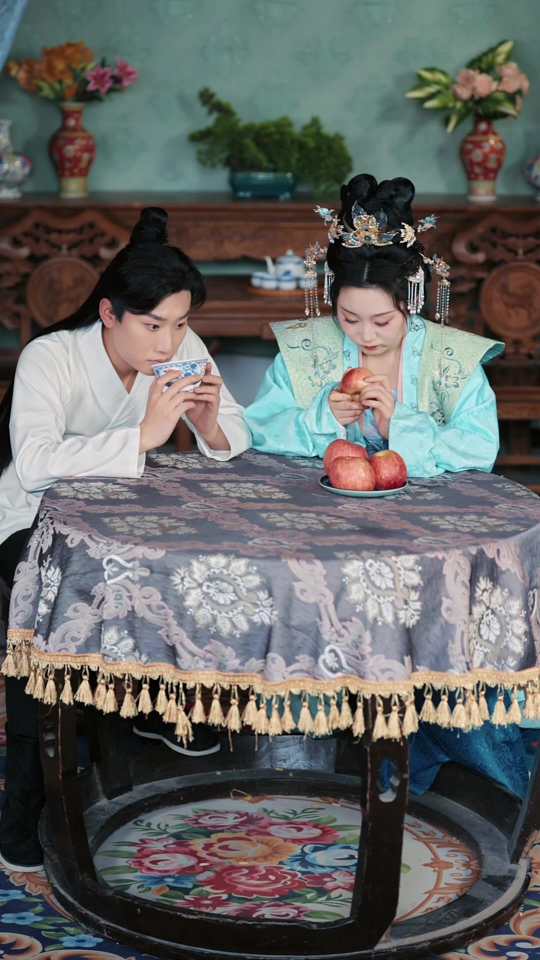  Putri Hoki Bikin Heboh Istana