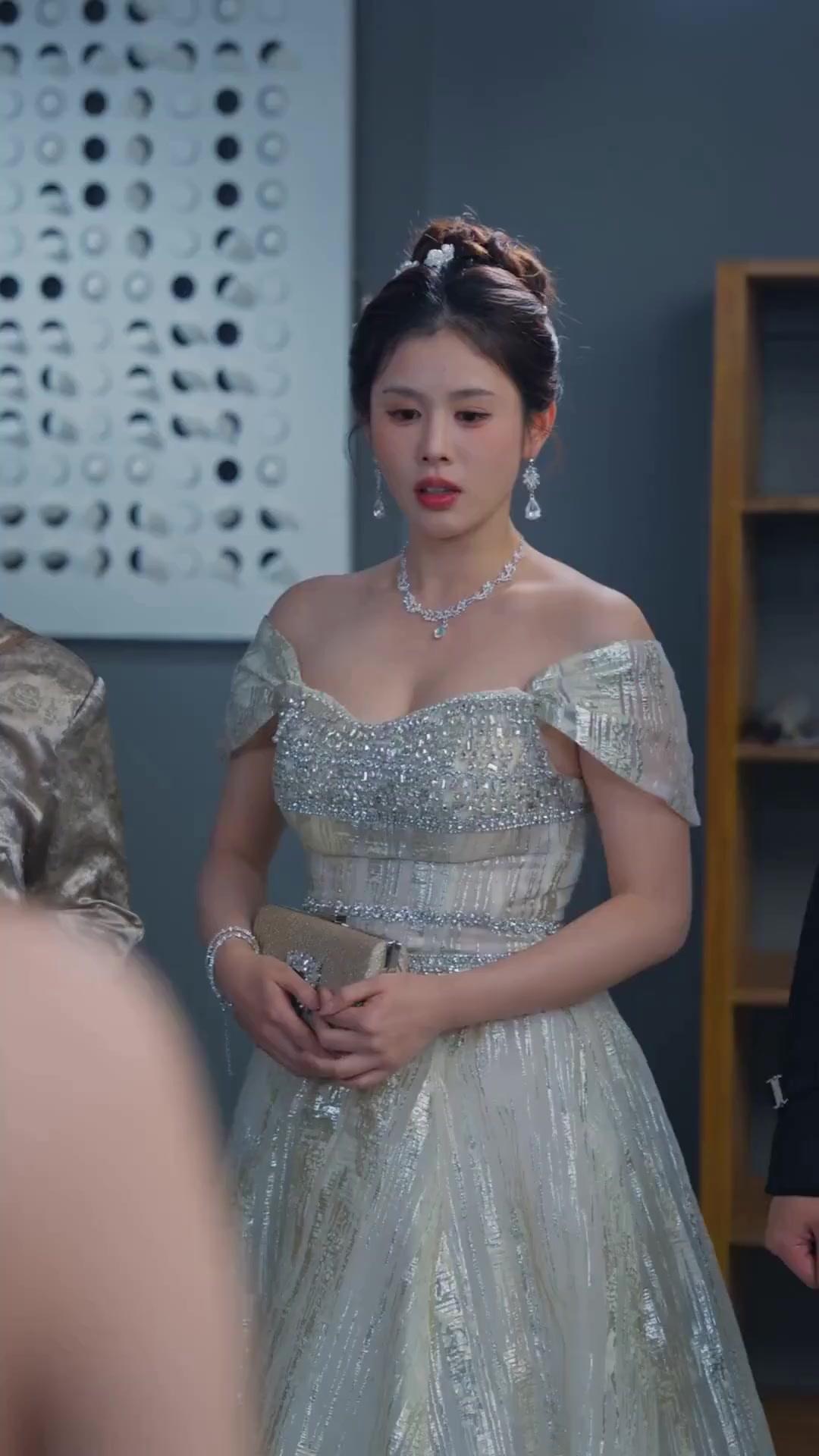 (Doblado) Regresa la reina