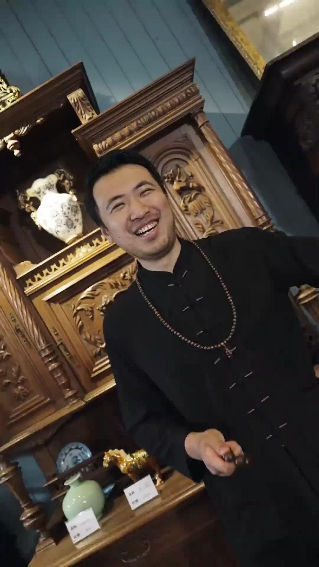 L'Occhio Divino: Da Corriere a Miliardario