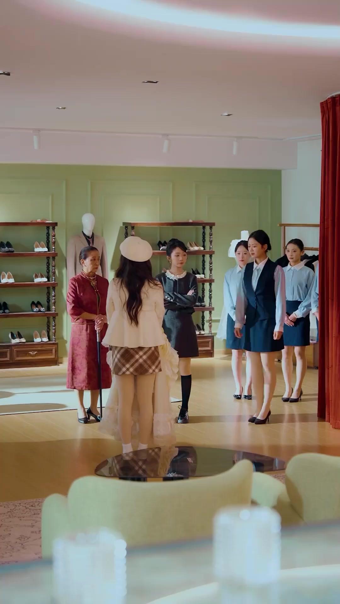 (Doblado) El primer día fui la falsa heredera