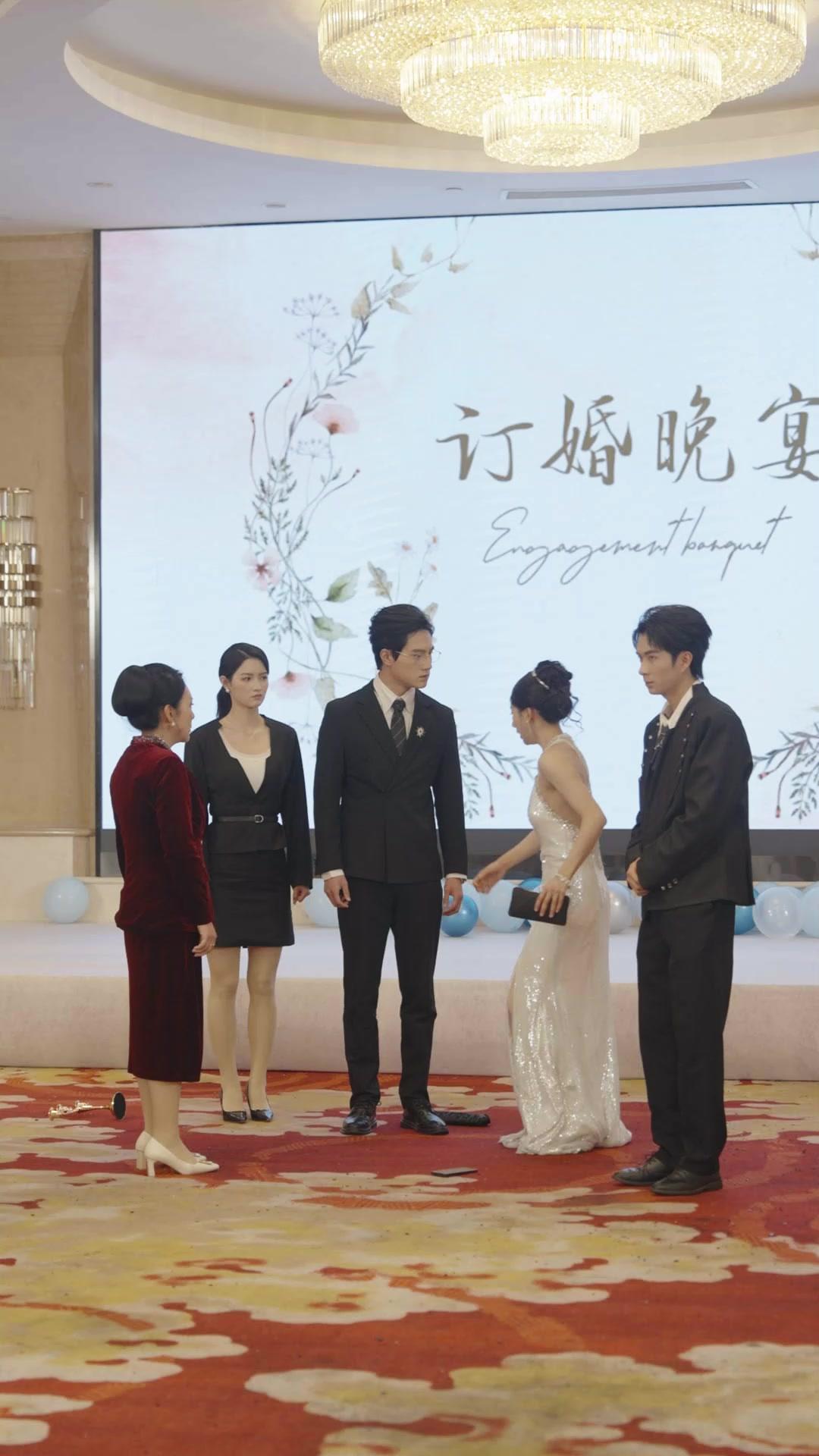 A Tia da Cantina É a Verdadeira Chefe