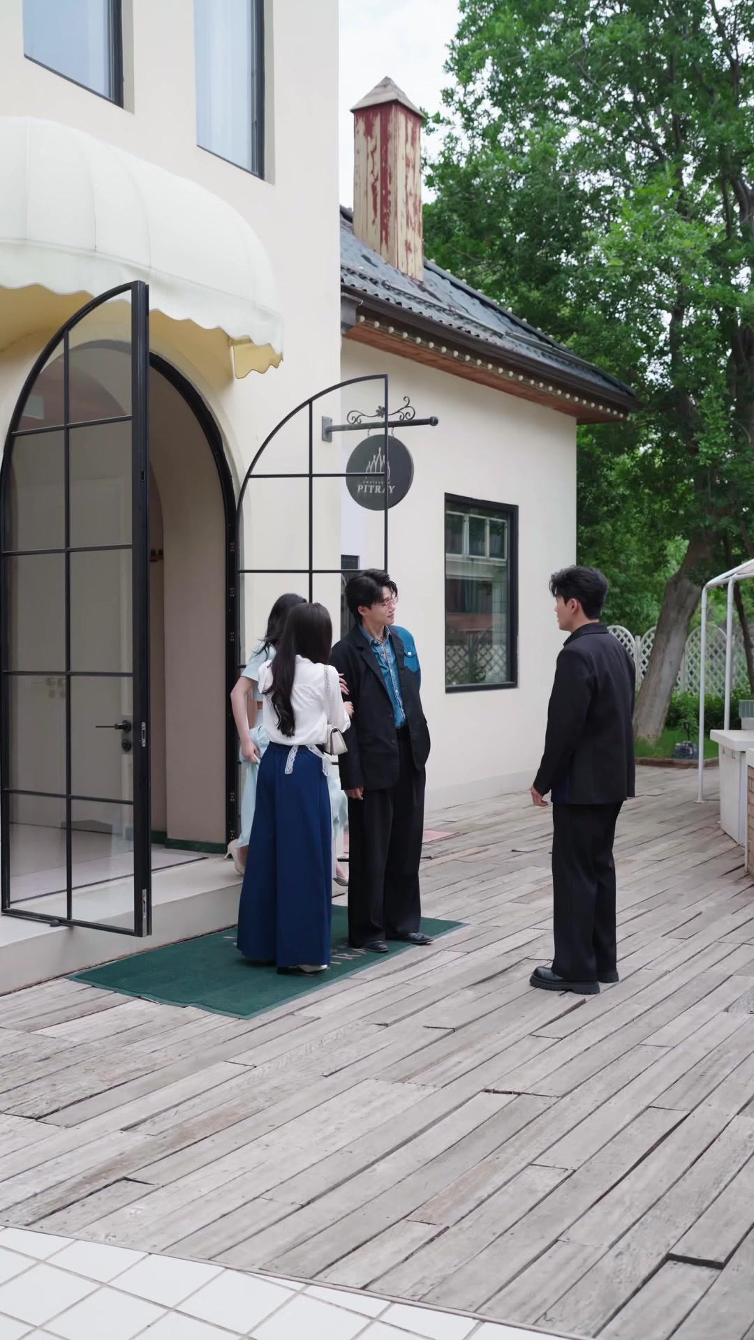 Mimada pelo CEO Mandão Depois de Cair no Romance