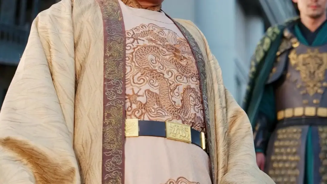 الشاب المُدلّل الأول في العالم الجزء الثاني: لحظة السقوط بين التاج والدم