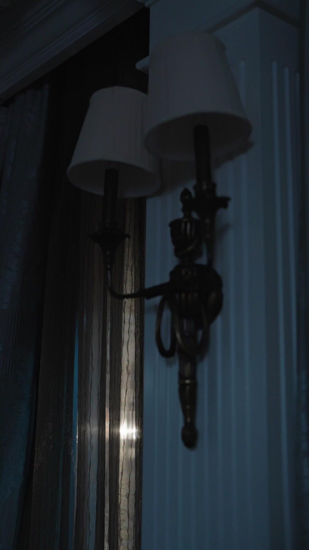 Skrip Di Tangan, Dunia Milikku