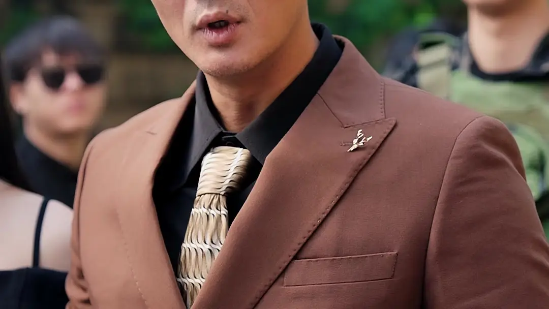 When Glasses Speak Louder Than Words