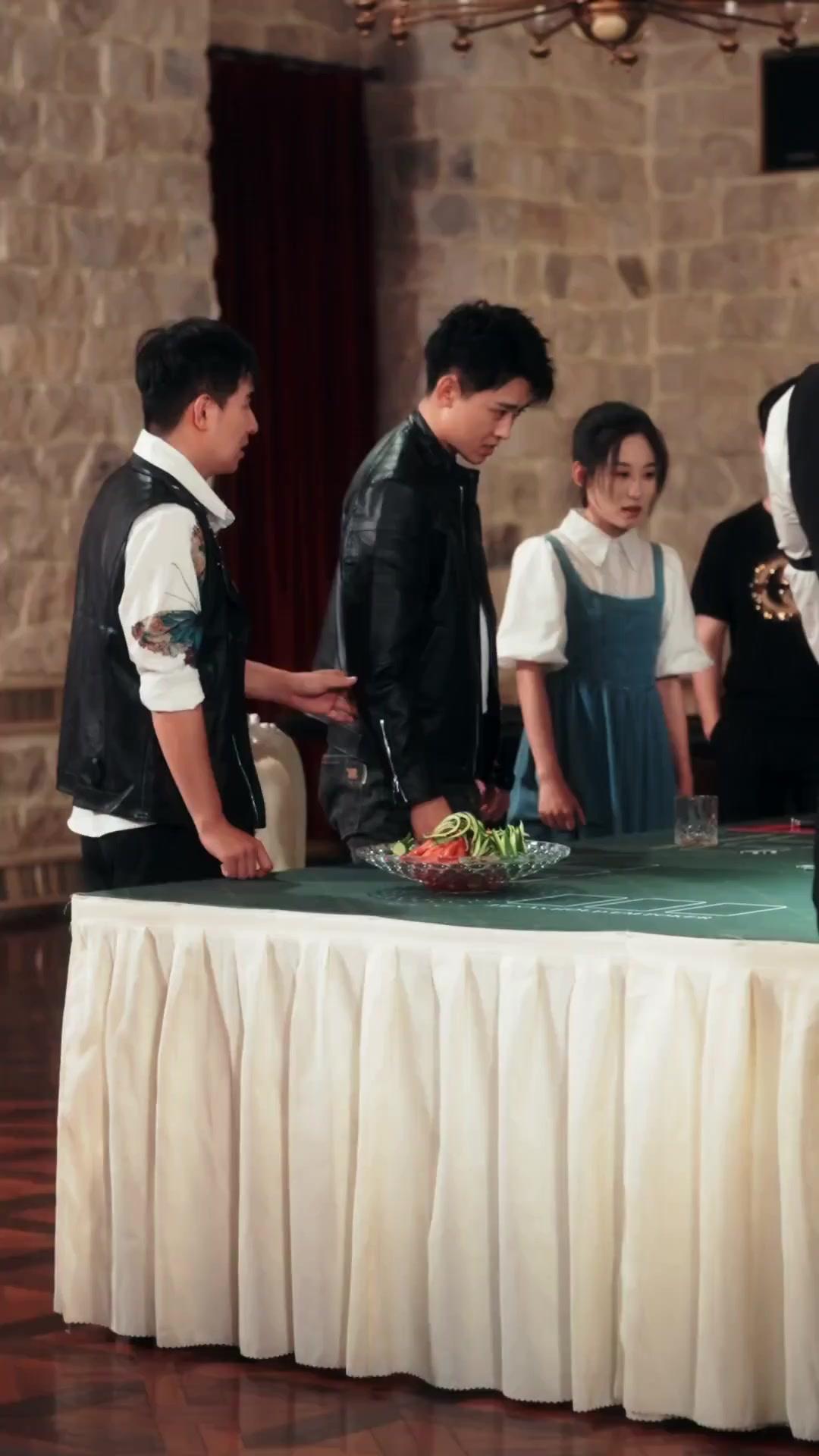 (Lồng tiếng) Phá Lồng