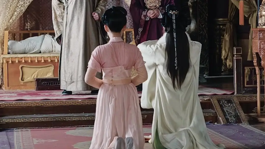 Fur Collar & Fatal Glances