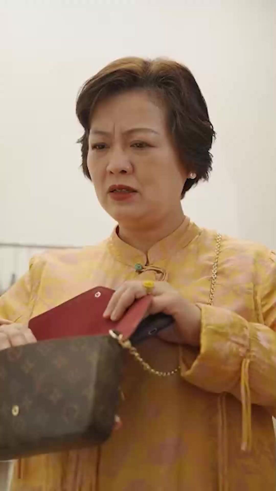 Ani Evlilik Tatlı Eş Büyük Patron