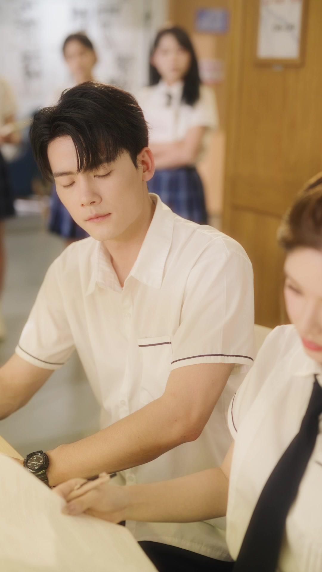 Dewi Sekolah Balik Naksir