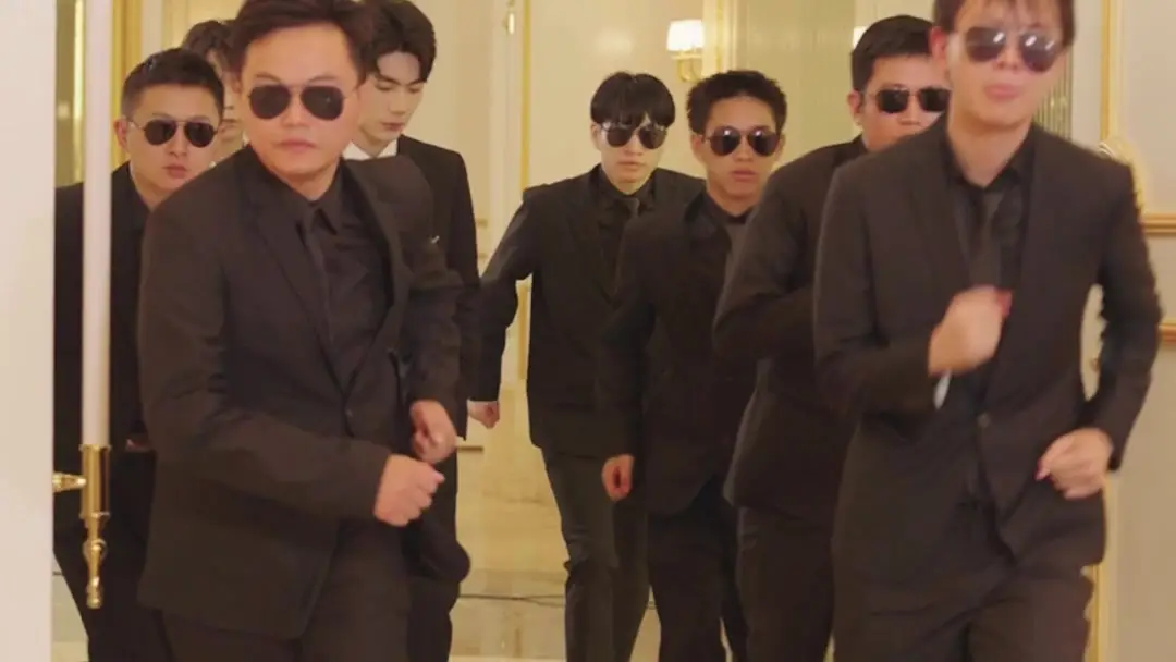 After Divorce, She Became the Richest: The Umbrella Pin and the Unspoken War