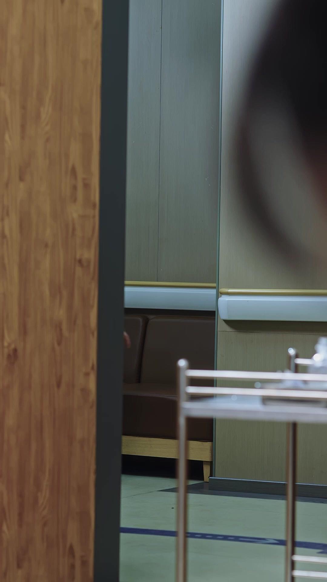 Campus Queen Falls for Me After My First Love Betrayed Me